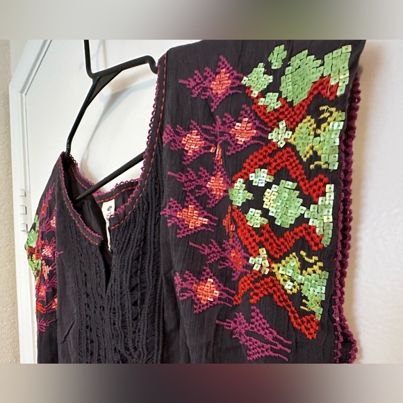 Anthropologie Floreat Boho dark gray embroidered short sleeve - Picture 4 of 9